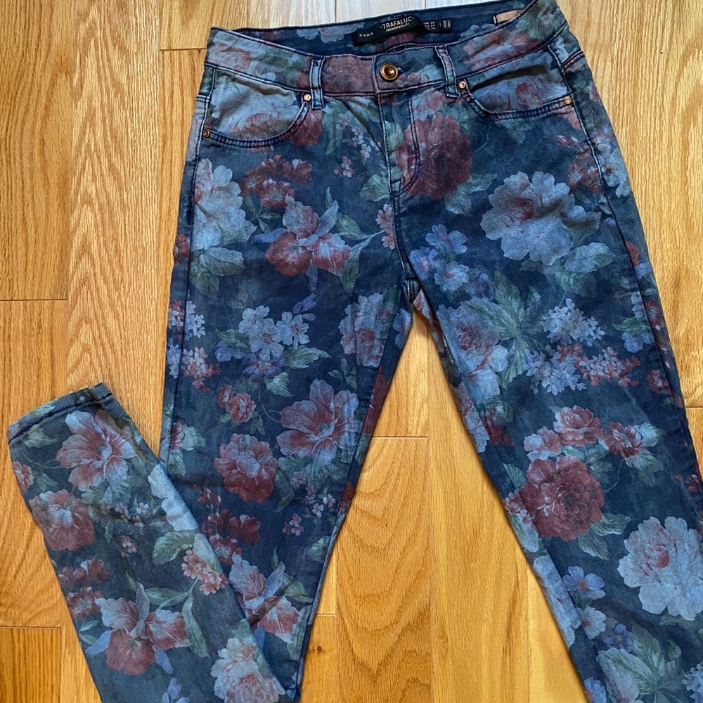 Zara flower print pants.